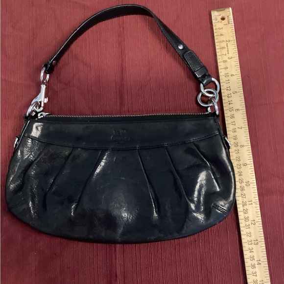 ⚡️⚡️FLASH SALE⚡️⚡️Black Leather Coach Handbag - Picture 4 of 7
